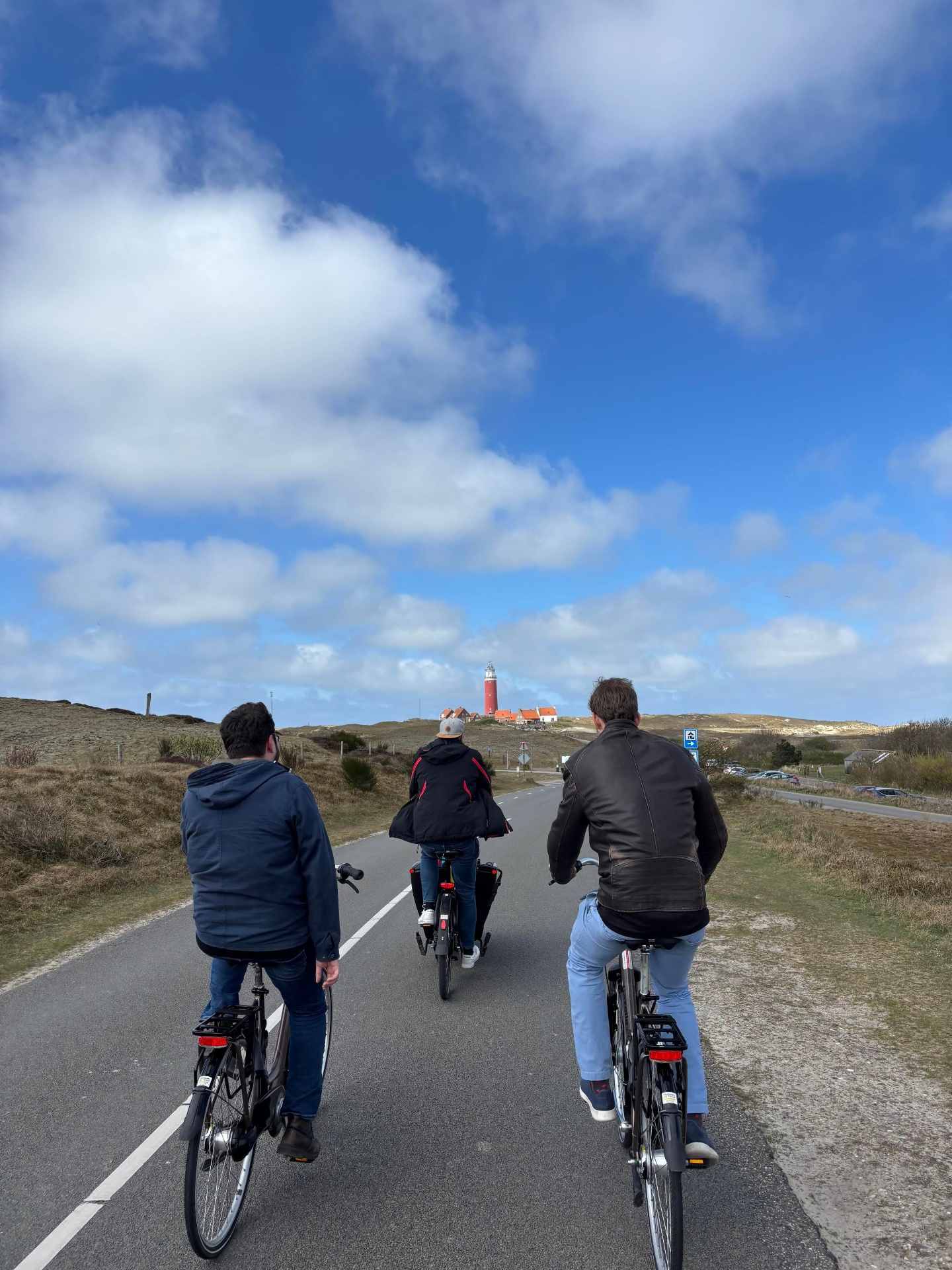 Team cycling together